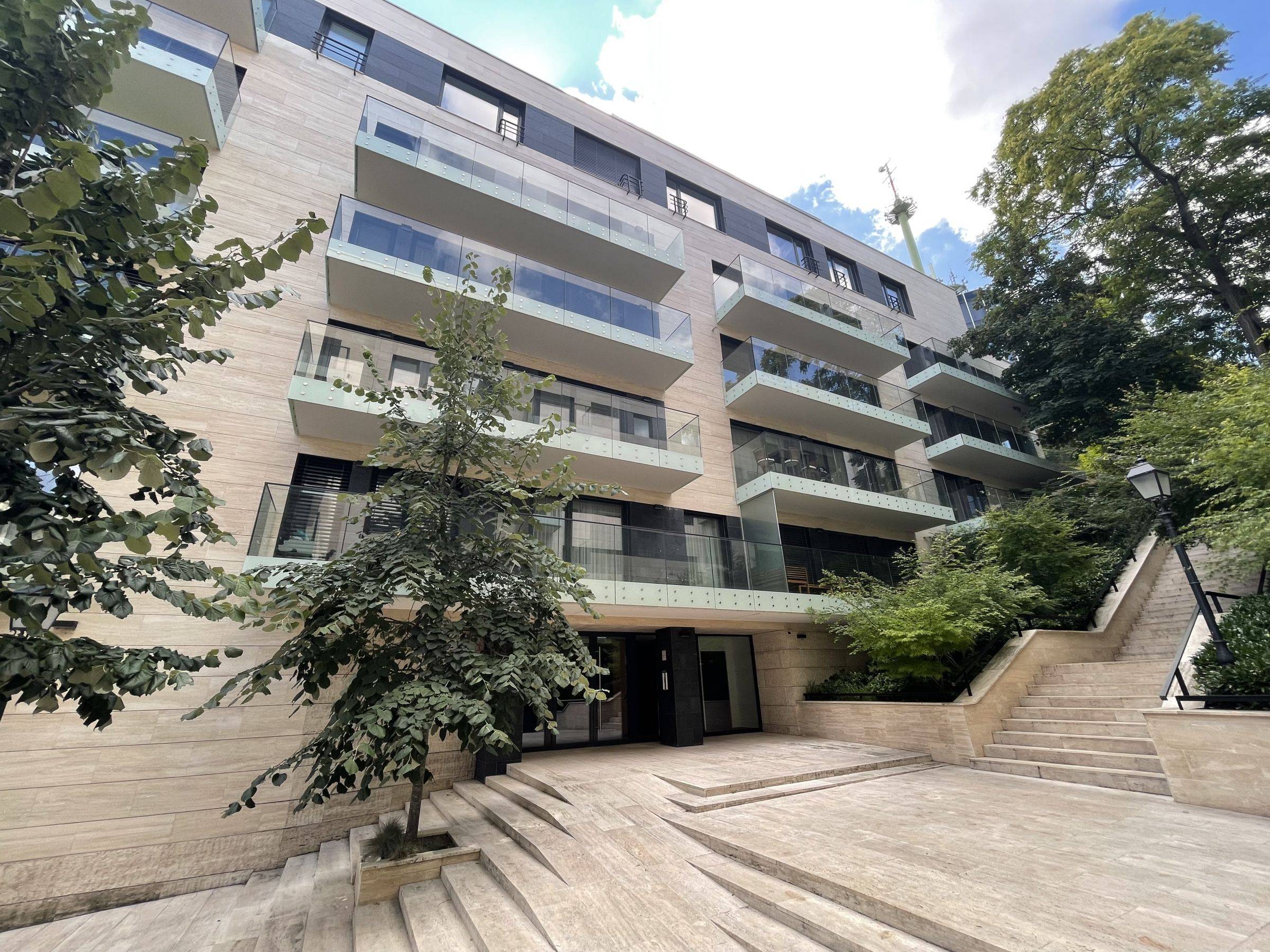 Intelligens zsaluziák a Sun Hill Residence-ben